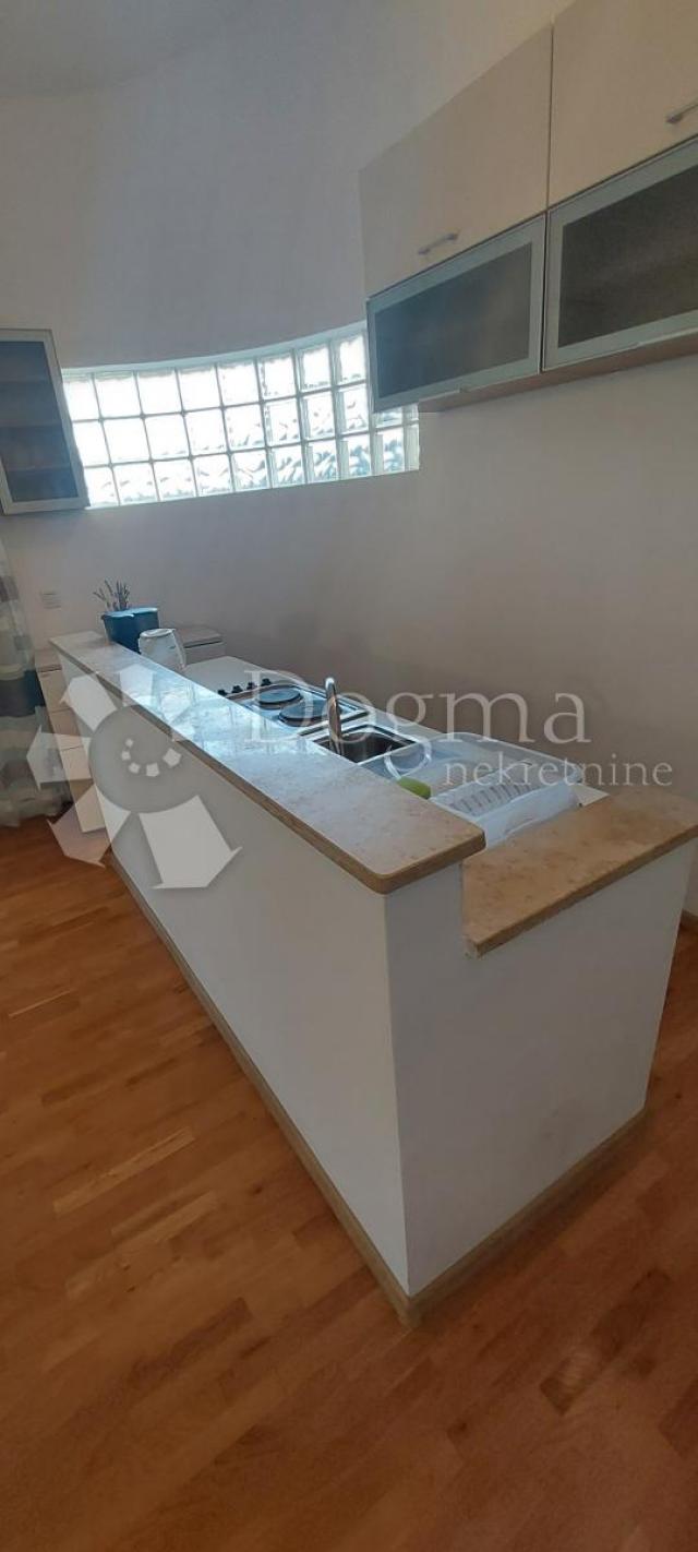 Lijepi apartman u mirnom dijelu Palita na Rabu