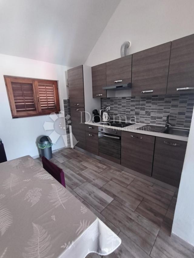 Kuća sa 6 apartmana, Sabunike-Privlaka