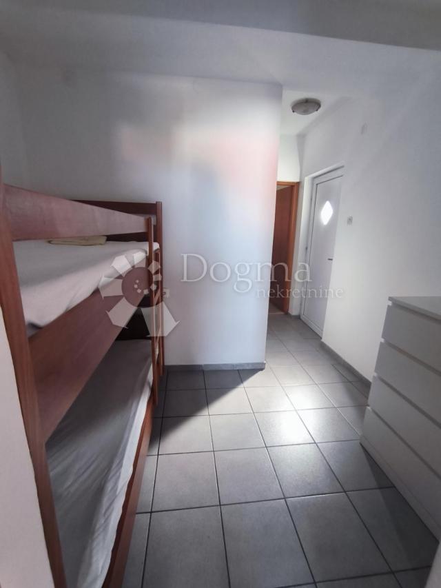 Kuća sa 6 apartmana, Sabunike-Privlaka