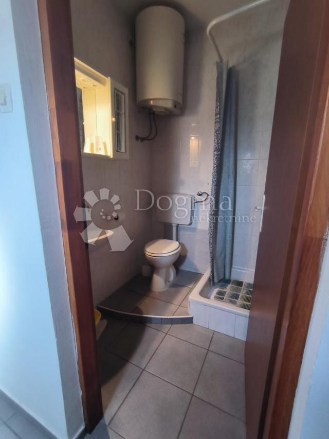 Kuća sa 6 apartmana, Sabunike-Privlaka