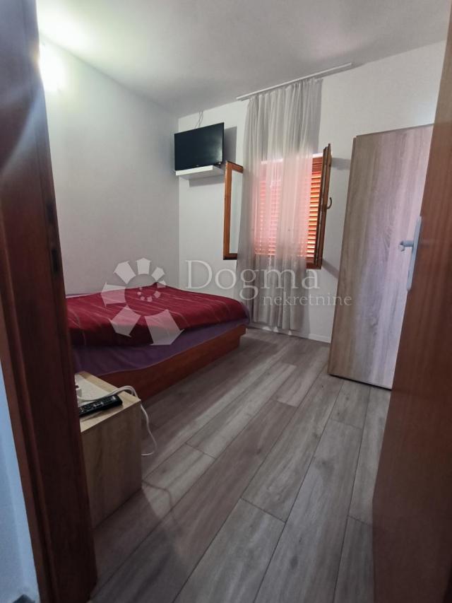 Kuća sa 6 apartmana, Sabunike-Privlaka