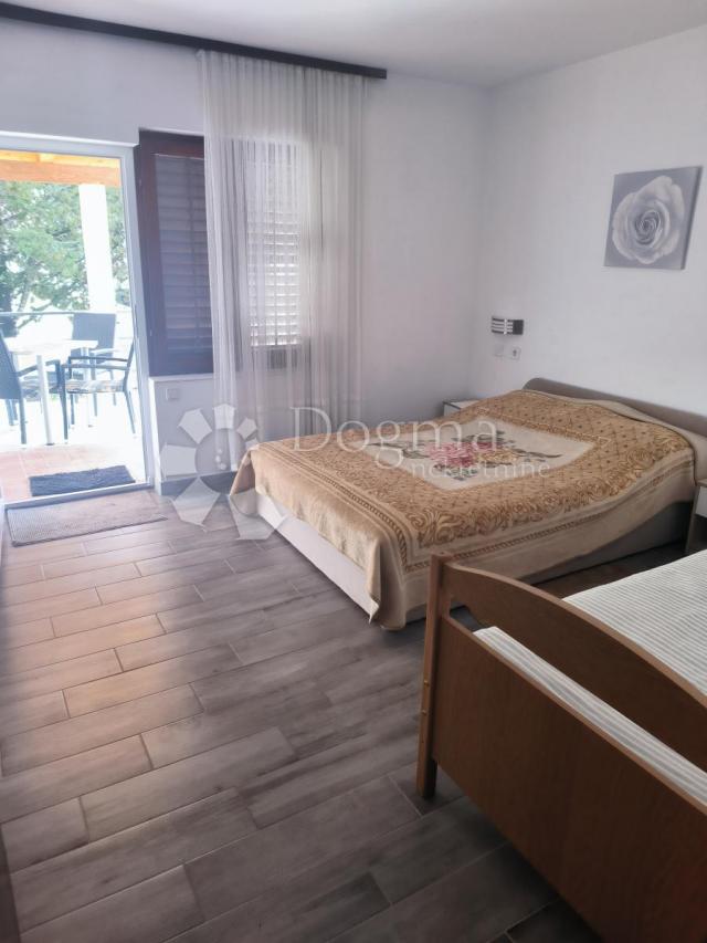 Kuća sa 6 apartmana, Sabunike-Privlaka