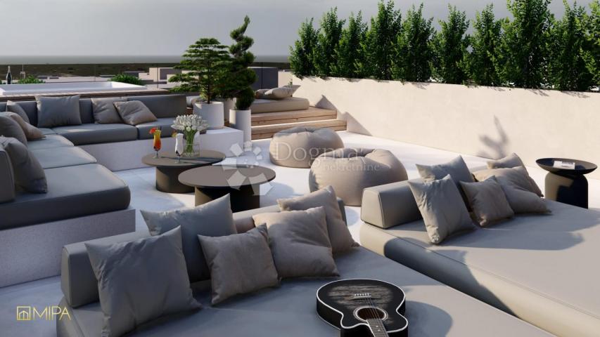 PENTHOUSE ON THE THIRD FLOOR WITH A ROOFTOP TERRACE, S7