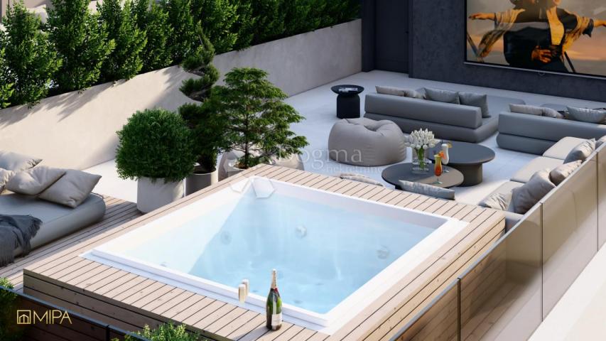 PENTHOUSE ON THE THIRD FLOOR WITH A ROOFTOP TERRACE, S7