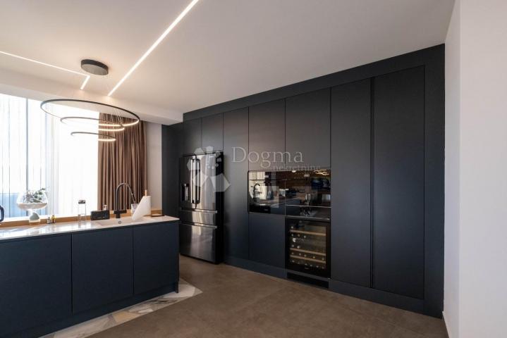 Wohnung Volosko, Opatija, 227,50m2