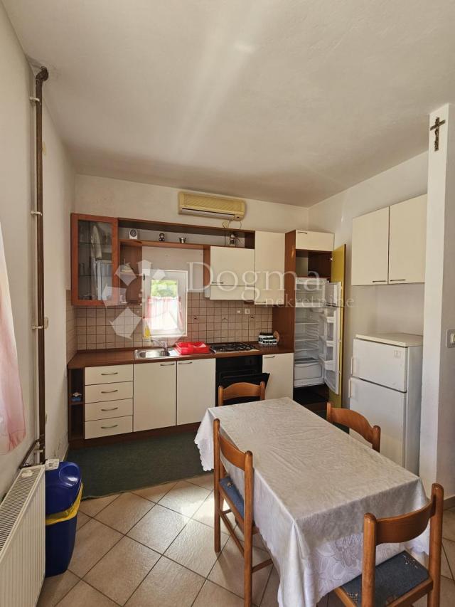 Apartmanska kuća u Pakoštanima