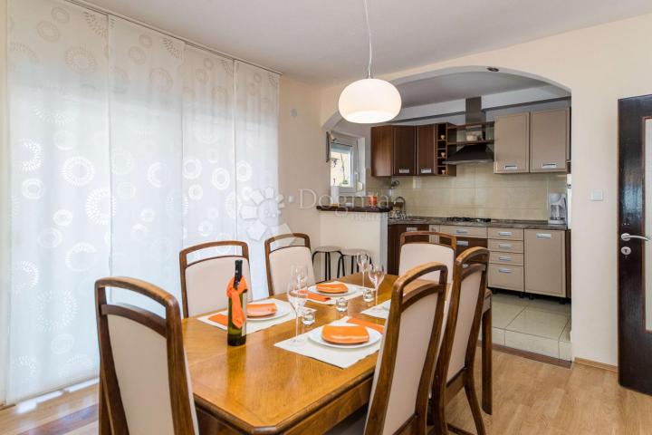 SAMO U DOGMI!! Apartman 125m2 sa pogledom na more