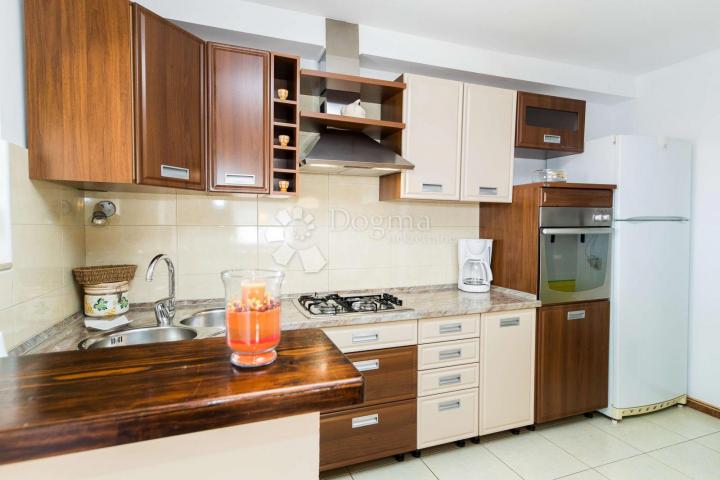 SAMO U DOGMI!! Apartman 125m2 sa pogledom na more