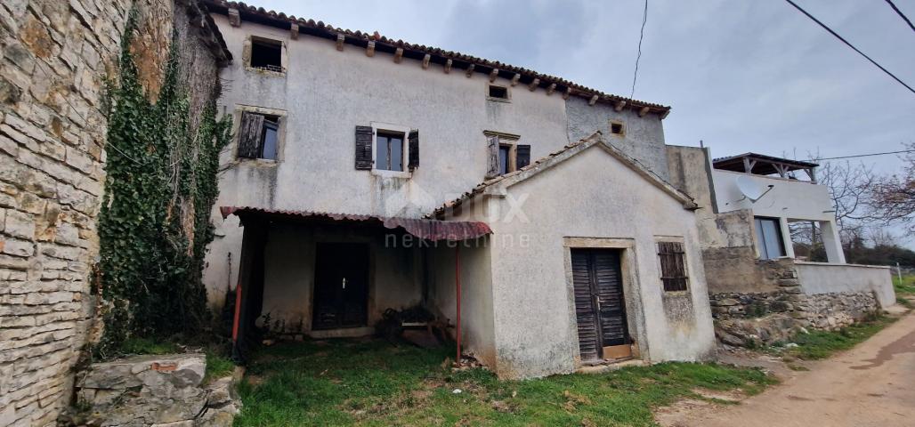 ISTRIEN, MOTOVUN, OKOLICA - Zwei Häuser zur Anpassung mit einem Garten