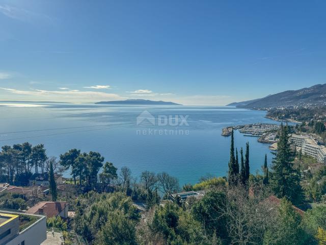 OPATIJA, NAHE DEM MEER – eine größere Wohnung in einem neueren Gebäude mit Pool und Garten, Panorama