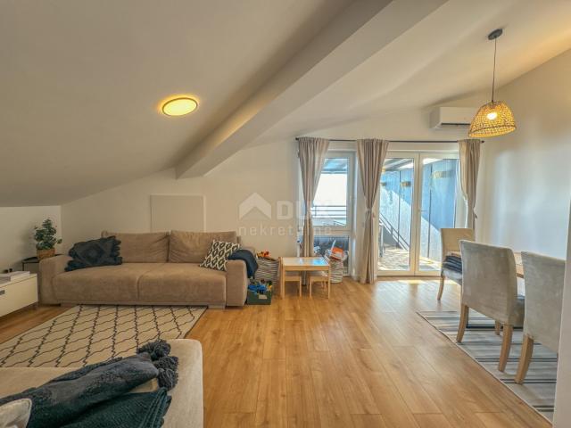 OPATIJA, CLOSE TO THE SEA - larger apartment in a newer building with a pool, panoramic sea view