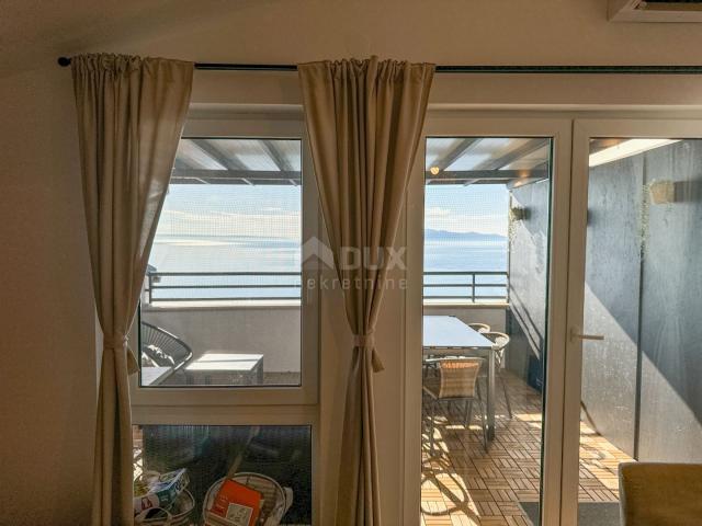 OPATIJA, CLOSE TO THE SEA - larger apartment in a newer building with a pool, panoramic sea view