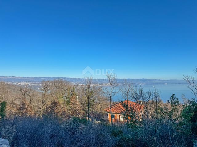 OPATIJA, LIGANJ - Grundstück mit Baugenehmigung für zwei Maisonette-Villen mit Swimmingpool