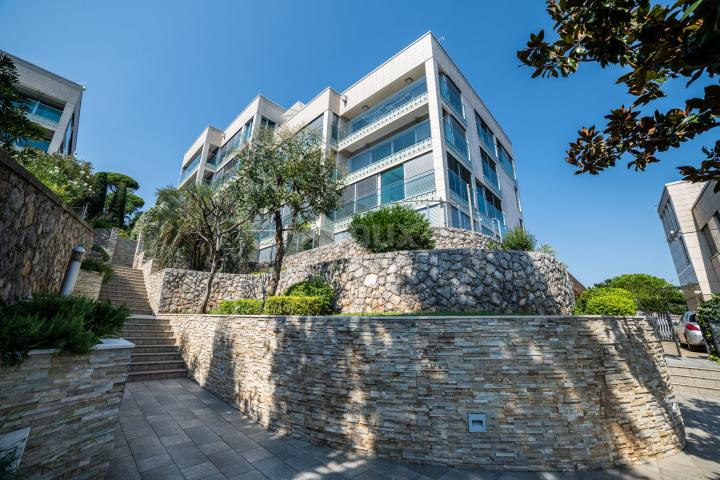 OPATIJA CENTER – luxuriöses Apartment in erster Reihe zum Meer, einzigartig eingerichtetes Anwesen i