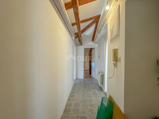 OPATIJA, CENTER - larger apartment with a terrace for a slight adaptation, first row to the sea with