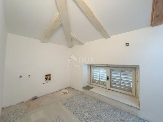 OPATIJA, CENTER - larger apartment with a terrace for a slight adaptation, first row to the sea with