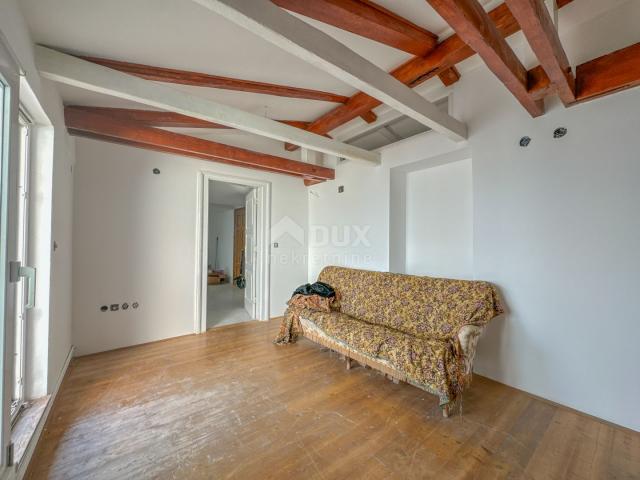 OPATIJA, CENTER - larger apartment with a terrace for a slight adaptation, first row to the sea with