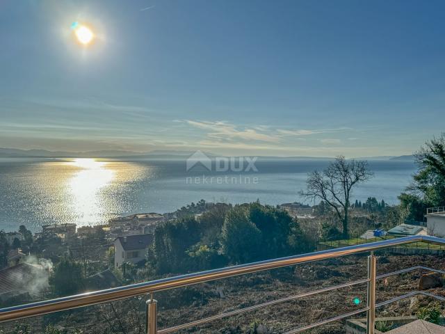 OPATIJA, ZENTRUM - ausgezeichnete größere Wohnung 127m2 mit Garage, Terrasse und Panoramablick auf d