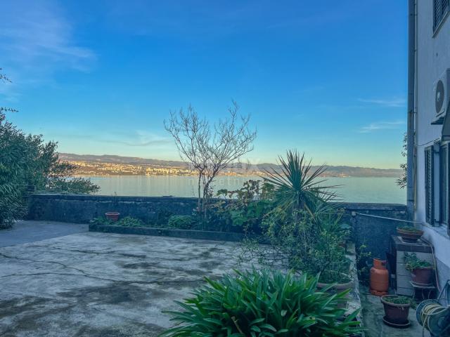 OPATIJA, CENTER - fantastic apartment for renovation, first row to the sea