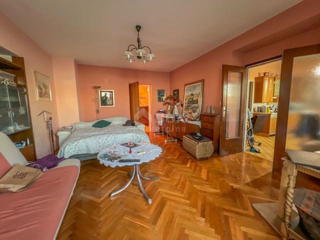 OPATIJA, CENTER - fantastic apartment for renovation, first row to the sea