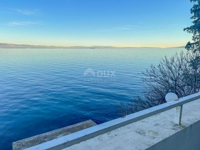 OPATIJA, CENTER - fantastic apartment for renovation, first row to the sea