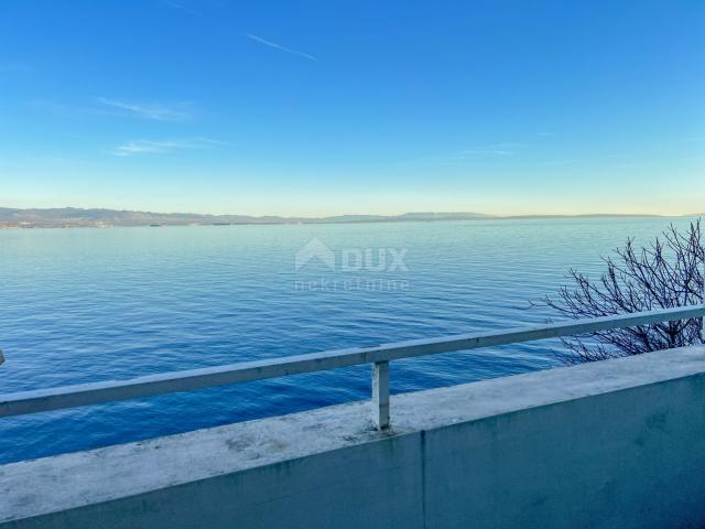 OPATIJA, CENTER - fantastic apartment for renovation, first row to the sea