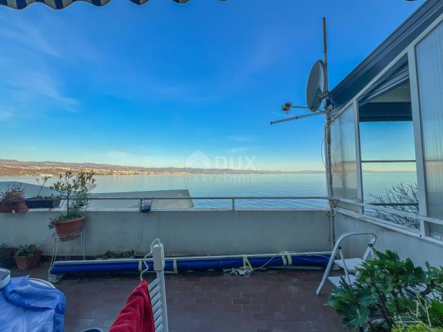 OPATIJA, CENTER - fantastic apartment for renovation, first row to the sea