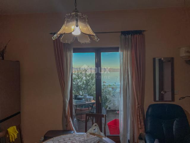 OPATIJA, CENTER - fantastic apartment for renovation, first row to the sea