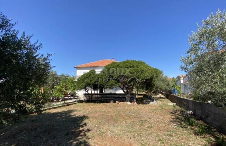 SRIMA, VODICE - Two houses on a spacious plot