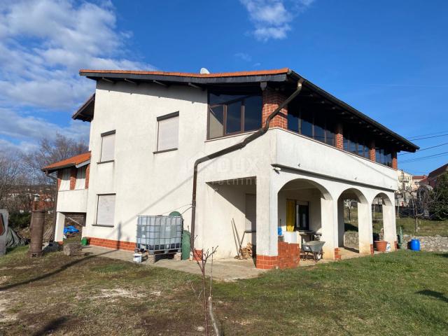 RIJEKA, VIŠKOVO - HOUSE ON 3 FLOORS + COURTYARD BUILDING WITH 2 APARTMENTS AND GARAGE!!! OPPORTUNITY