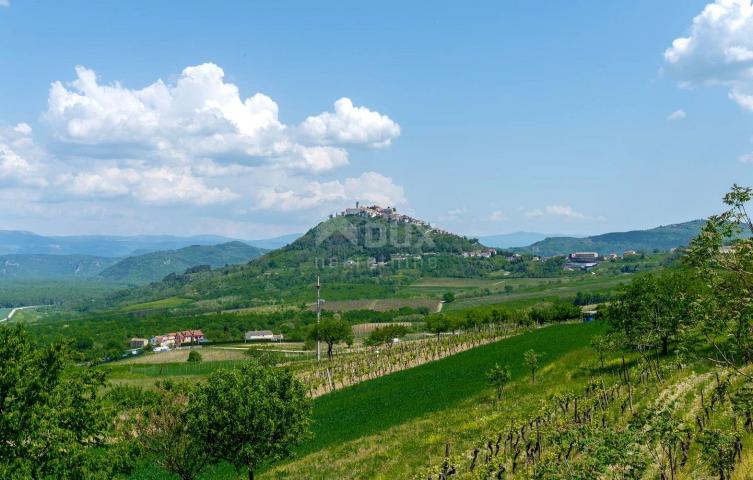 ISTRA, MOTOVUN - Izvanredna kuća s bazenom na izuzetnoj lokaciji