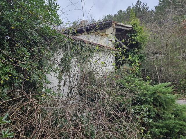 ISTRIEN, LABIN, KOSTRČANI - Haus zur Anpassung mit Bauland!