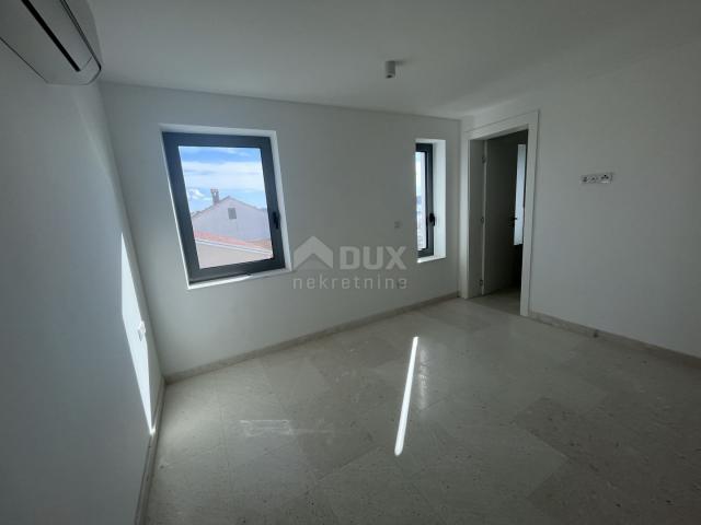 ŠIBENIK, VODICE - Dvoetažni penthouse prvi red do mora