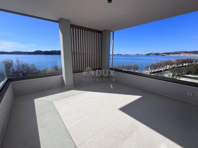 ŠIBENIK, VODICE - Dvoetažni penthouse prvi red do mora