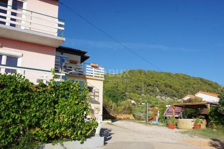 OTOK RAB, BARBAT - Kuća s 5 apartmana okružena prirodom