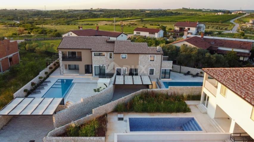 ISTRIA, BRTONIGLA - Luxury semi-detached villa in an idyllic location