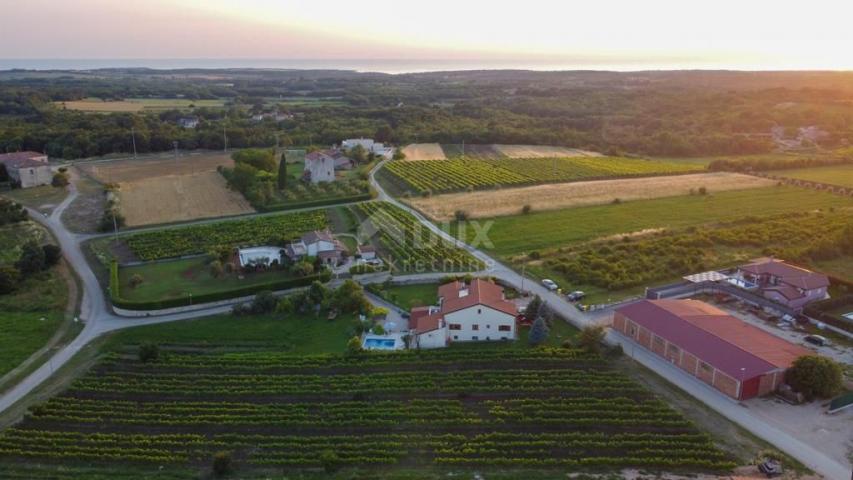 ISTRIA, BRTONIGLA - Luxury semi-detached villa in an idyllic location