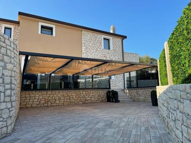 ISTRIA, BRTONIGLA - Luxury semi-detached villa in an idyllic location