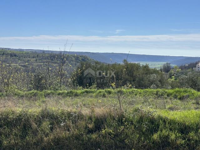 ISTRIEN, BUJE - Baugrundstück am Dorfrand mit Blick auf das Meer und die Natur