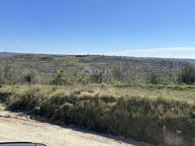 ISTRIEN, BUJE - Baugrundstück am Dorfrand mit Blick auf das Meer und die Natur