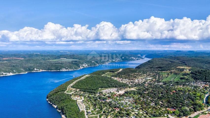 ISTRA, ROVINJ, OKOLICA - Prostrano zemljište sa potencijalom!