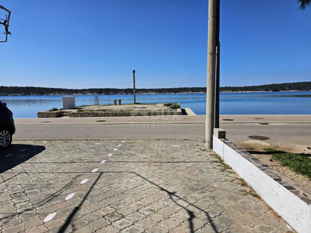 OTOK RAB, BARBAT - Investicija 1. red do mora - kuća, parking, vezovi za plovila