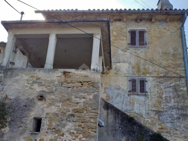 ISTRIA, MOTOVUN - Ancient stone house for renovation