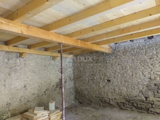 ISTRIA, MOTOVUN - Ancient stone house for renovation