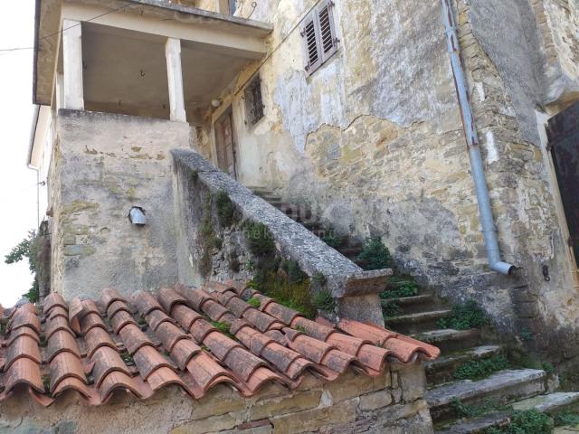 ISTRIA, MOTOVUN - Ancient stone house for renovation