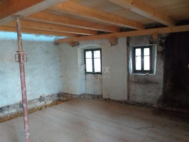 ISTRIA, MOTOVUN - Ancient stone house for renovation