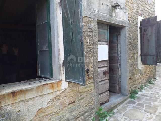 ISTRIA, MOTOVUN - Ancient stone house for renovation