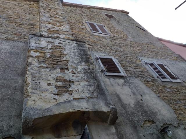 ISTRIA, MOTOVUN - Ancient stone house for renovation