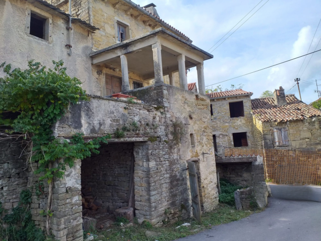 ISTRIA, MOTOVUN - Ancient stone house for renovation