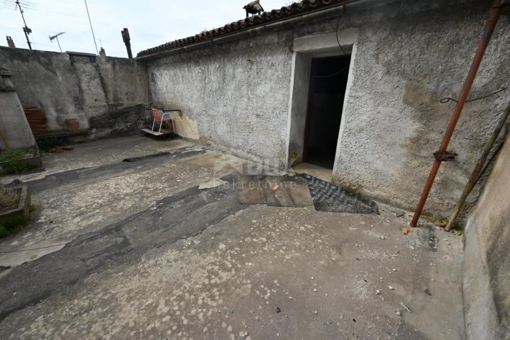 ISTRIEN, VRSAR - Einzigartiger Altbau mit Büroflächen am Meer!